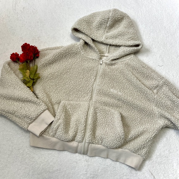 SKIMS Tops - SKIMS Teddy Sherpa Cropped Full Zip Hooded Sweatshirt - Large